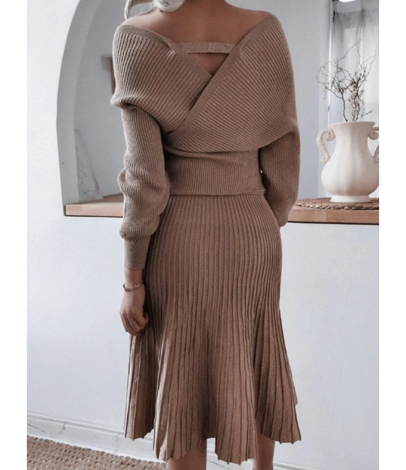 2-piece Glitter Knitted Set V Neck Sweater + Pleated Skirt 5 2-piece Glitter Knitted Set V Neck Sweater + Pleated Skirt - Image 3